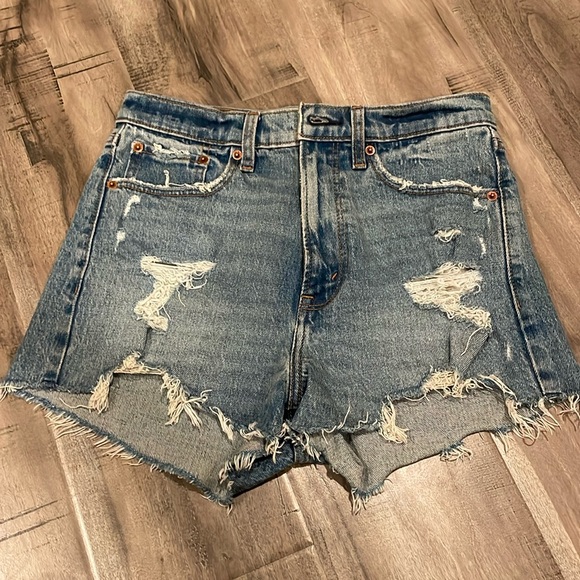 NWOT Abercrombie High Rise Mom Shorts - Picture 1 of 3